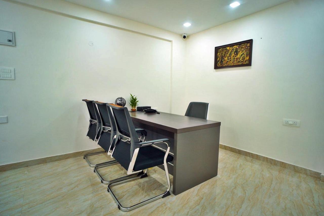 Hotel Sterling Inn Bangalore International Airport Yelahanka ภายนอก รูปภาพ