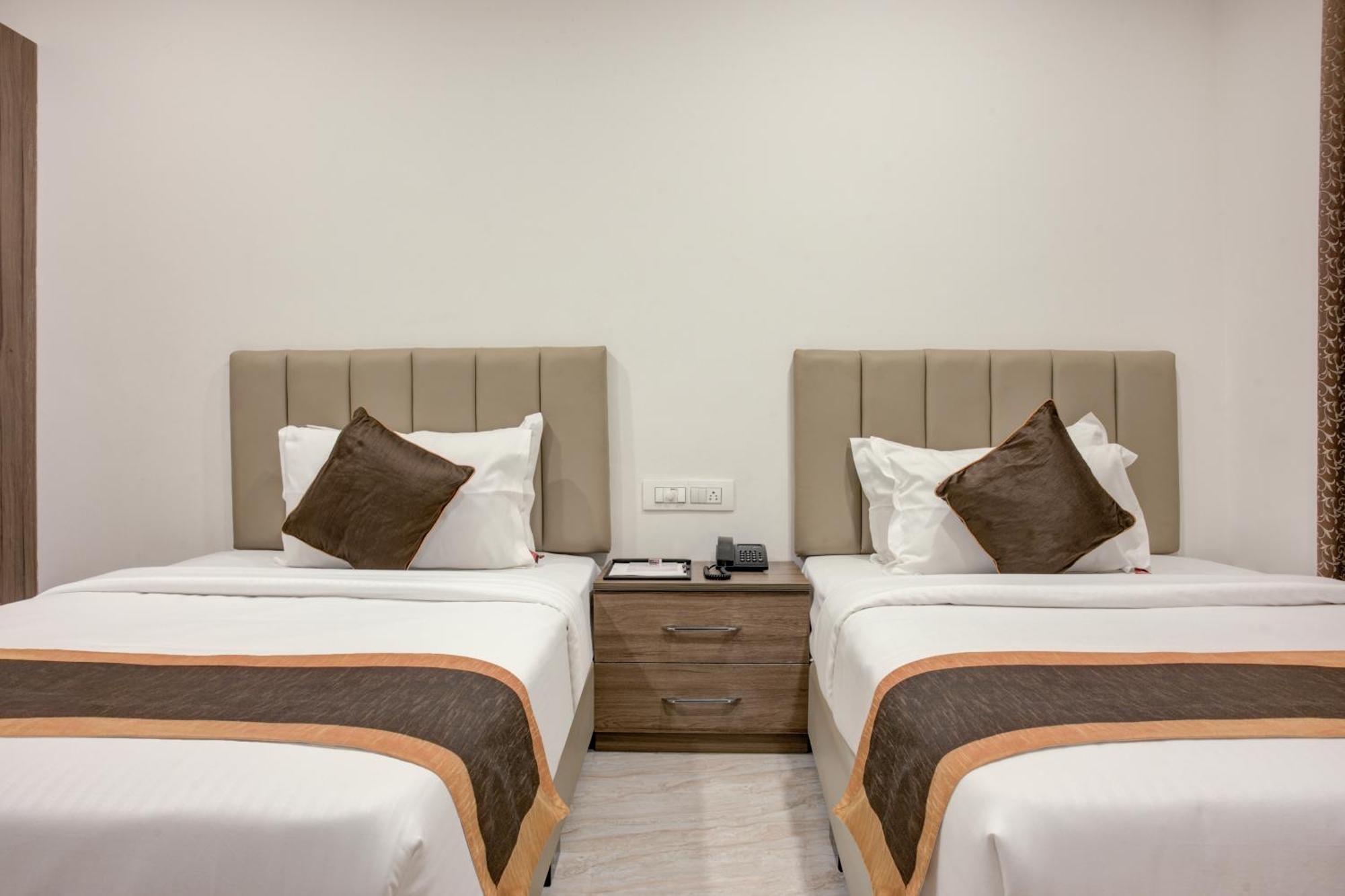 Hotel Sterling Inn Bangalore International Airport Yelahanka ภายนอก รูปภาพ