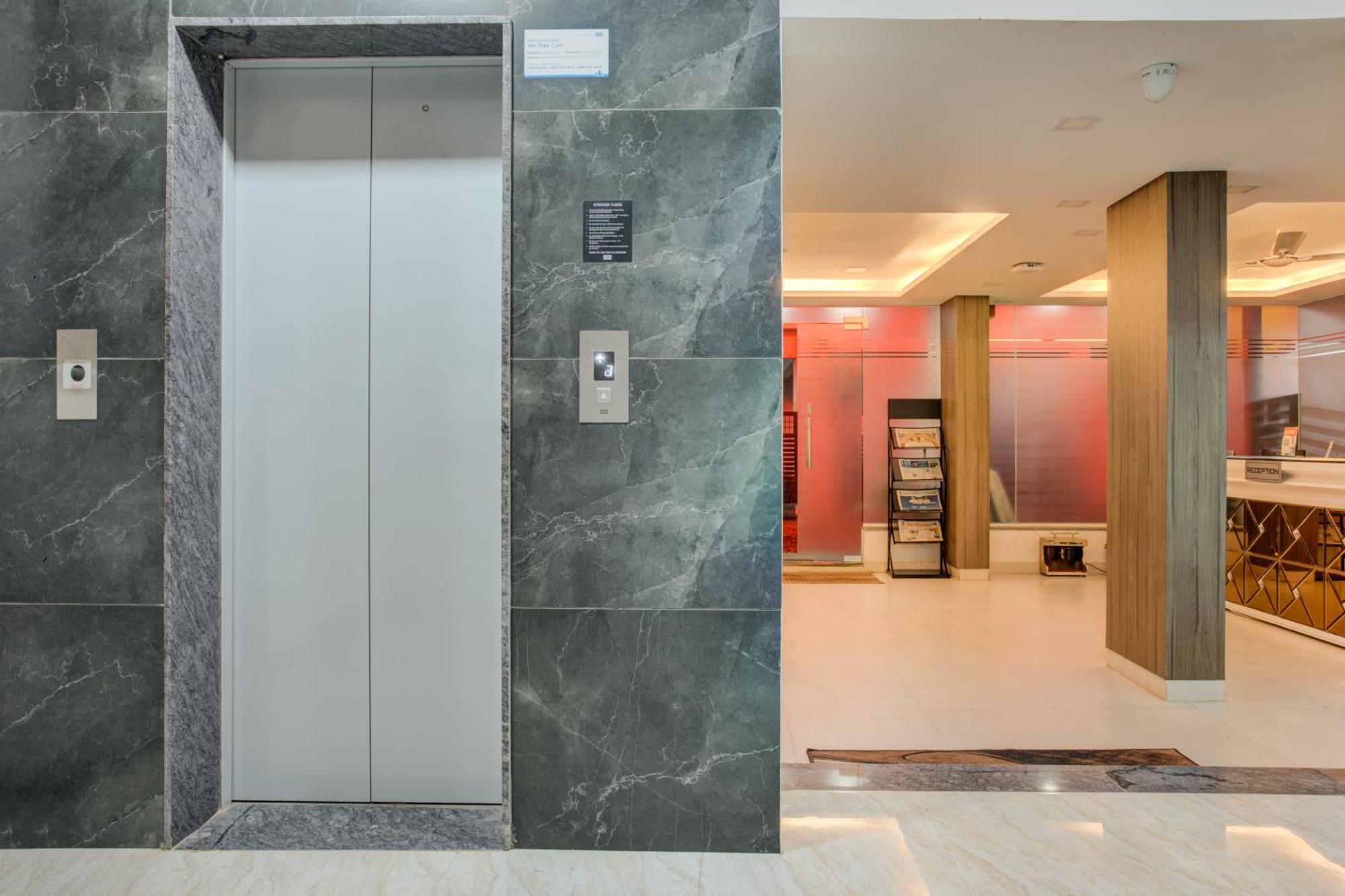 Hotel Sterling Inn Bangalore International Airport Yelahanka ภายนอก รูปภาพ