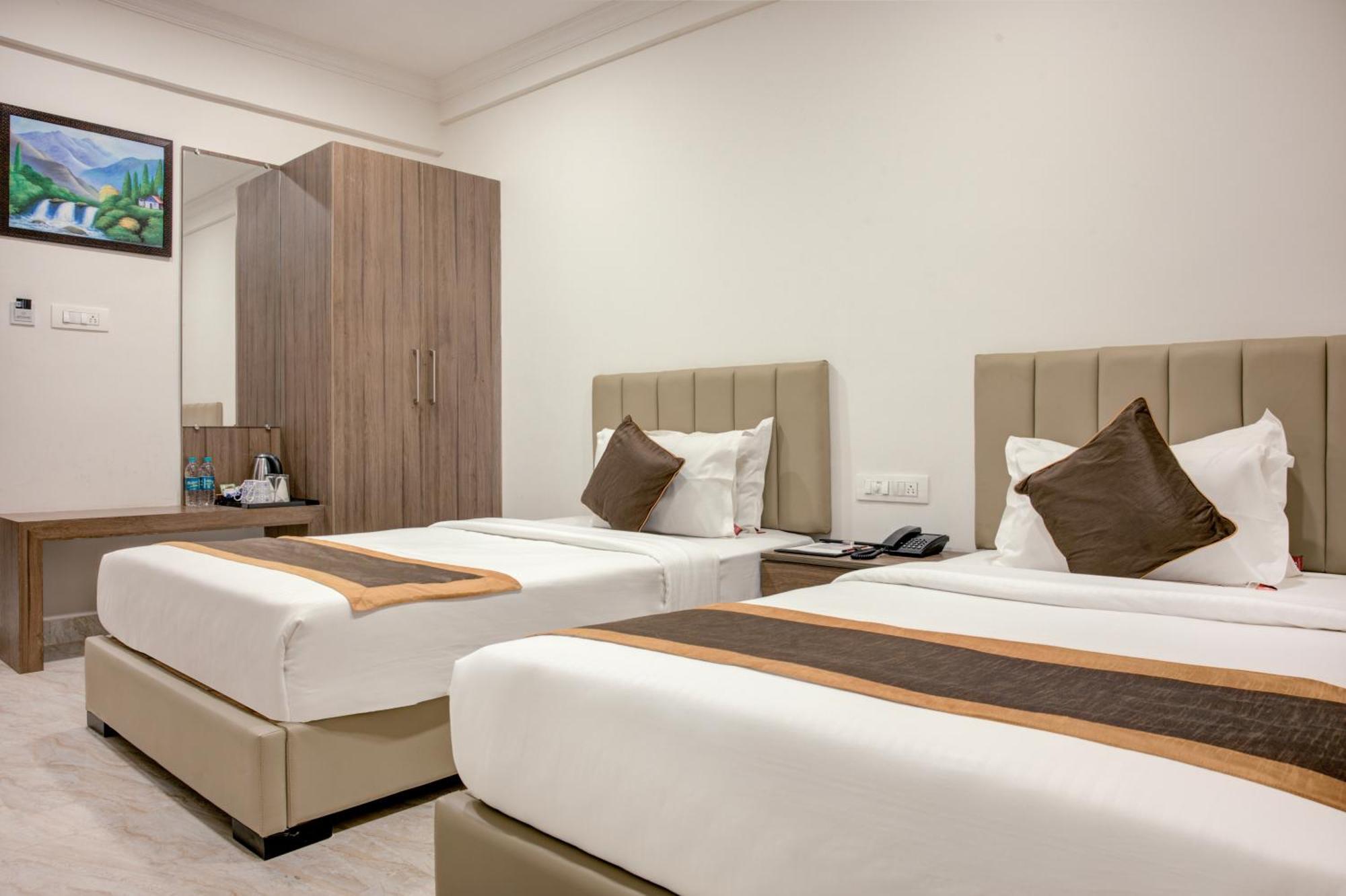 Hotel Sterling Inn Bangalore International Airport Yelahanka ภายนอก รูปภาพ