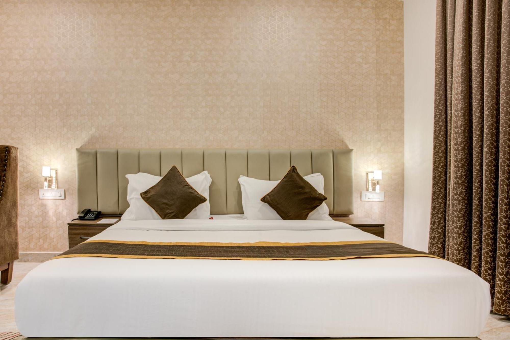 Hotel Sterling Inn Bangalore International Airport Yelahanka ภายนอก รูปภาพ