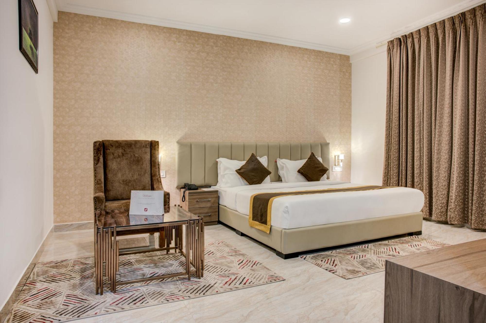 Hotel Sterling Inn Bangalore International Airport Yelahanka ภายนอก รูปภาพ