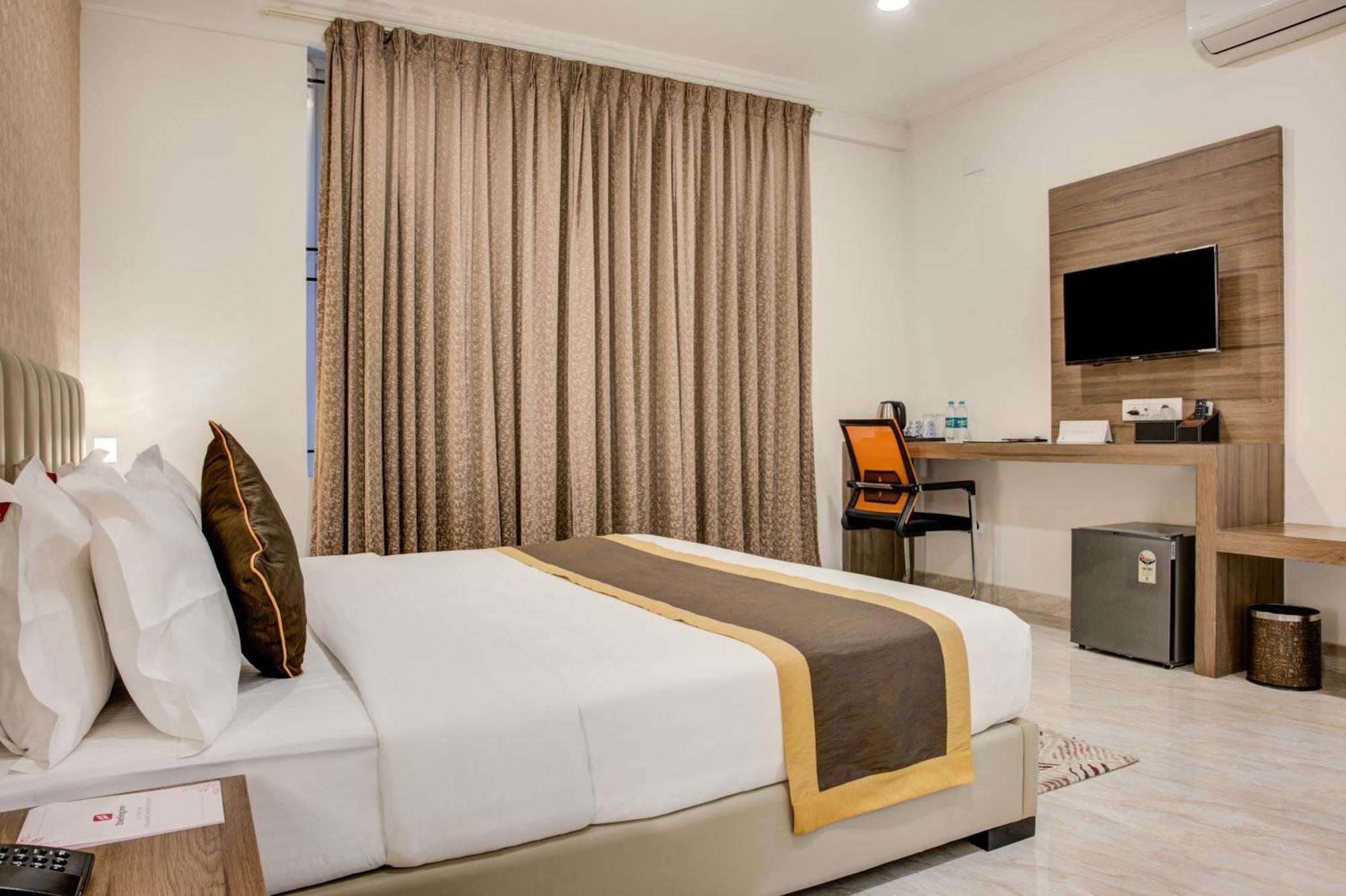 Hotel Sterling Inn Bangalore International Airport Yelahanka ภายนอก รูปภาพ