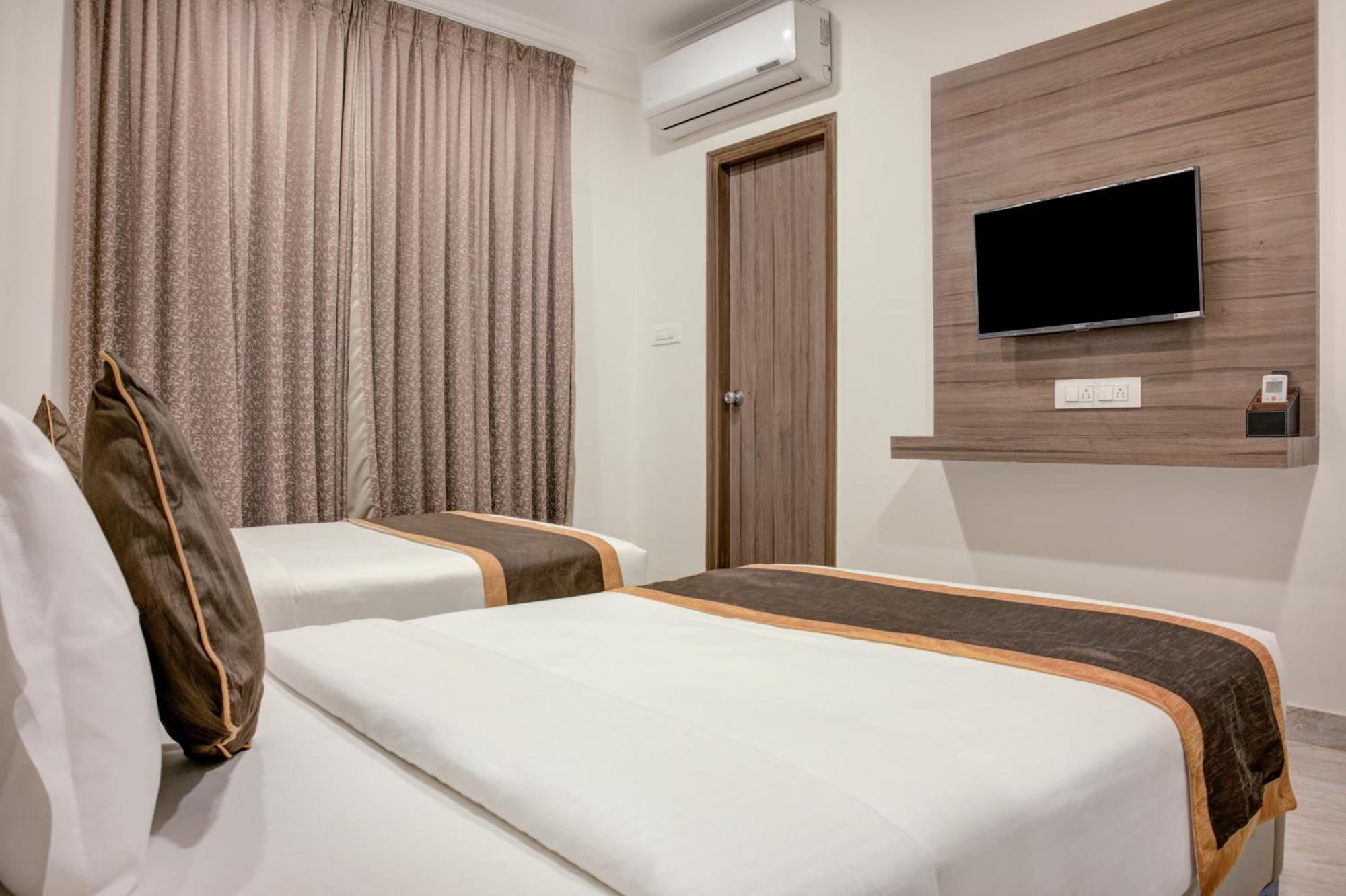 Hotel Sterling Inn Bangalore International Airport Yelahanka ภายนอก รูปภาพ