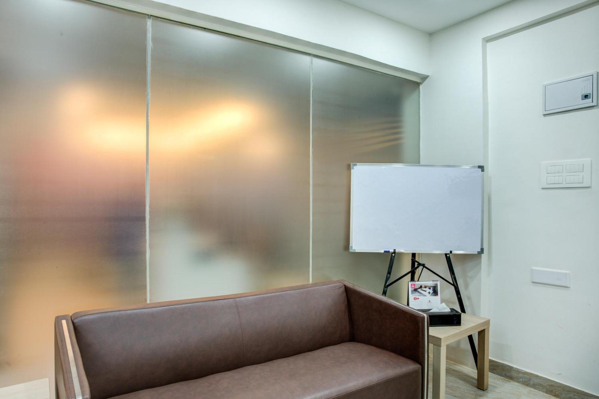 Hotel Sterling Inn Bangalore International Airport Yelahanka ภายนอก รูปภาพ