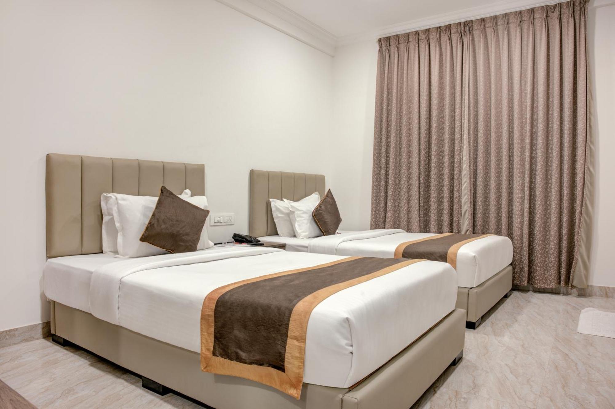 Hotel Sterling Inn Bangalore International Airport Yelahanka ภายนอก รูปภาพ