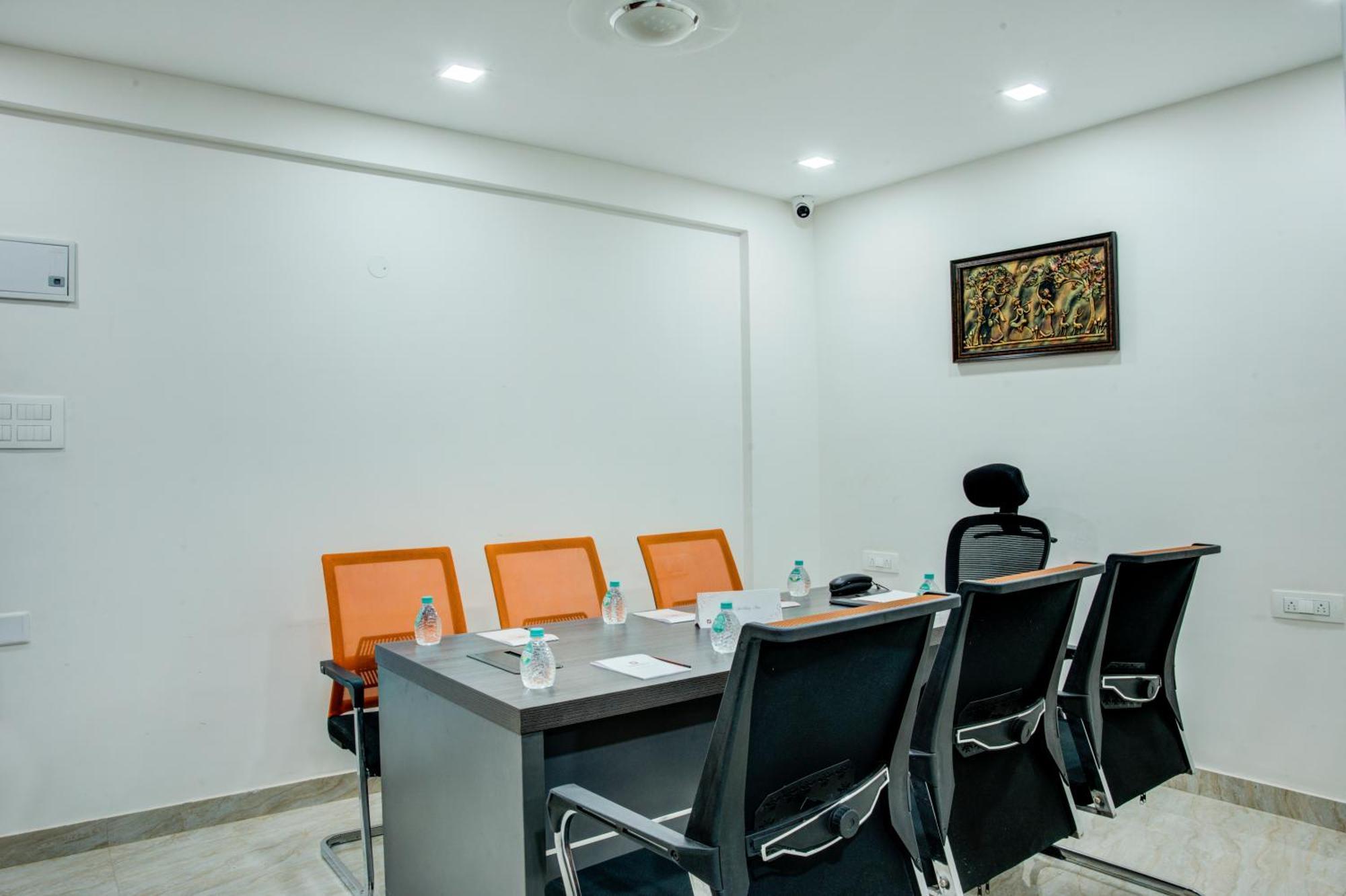 Hotel Sterling Inn Bangalore International Airport Yelahanka ภายนอก รูปภาพ