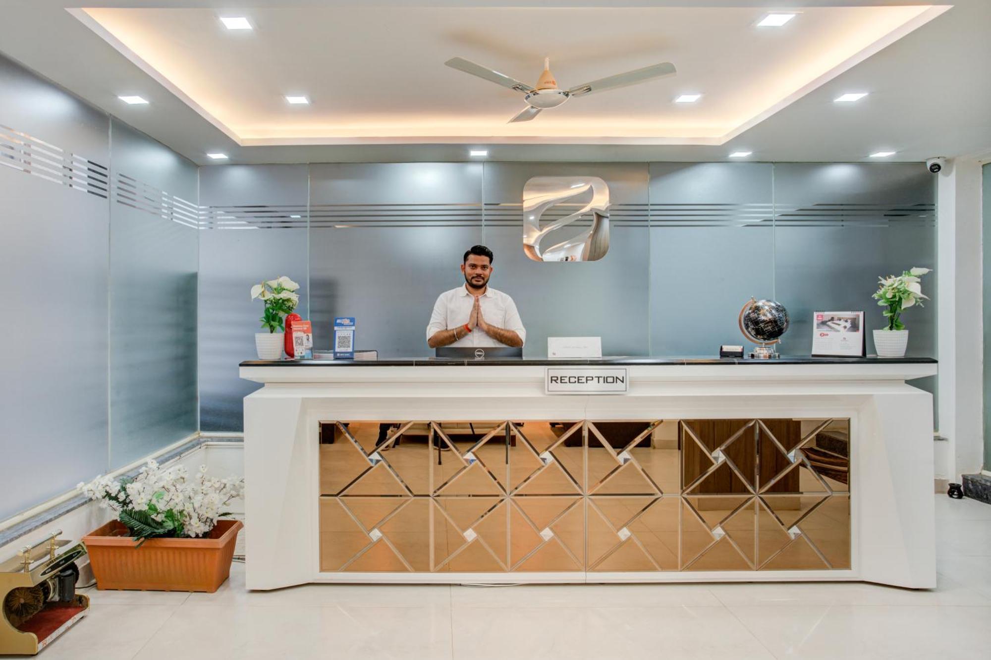 Hotel Sterling Inn Bangalore International Airport Yelahanka ภายนอก รูปภาพ
