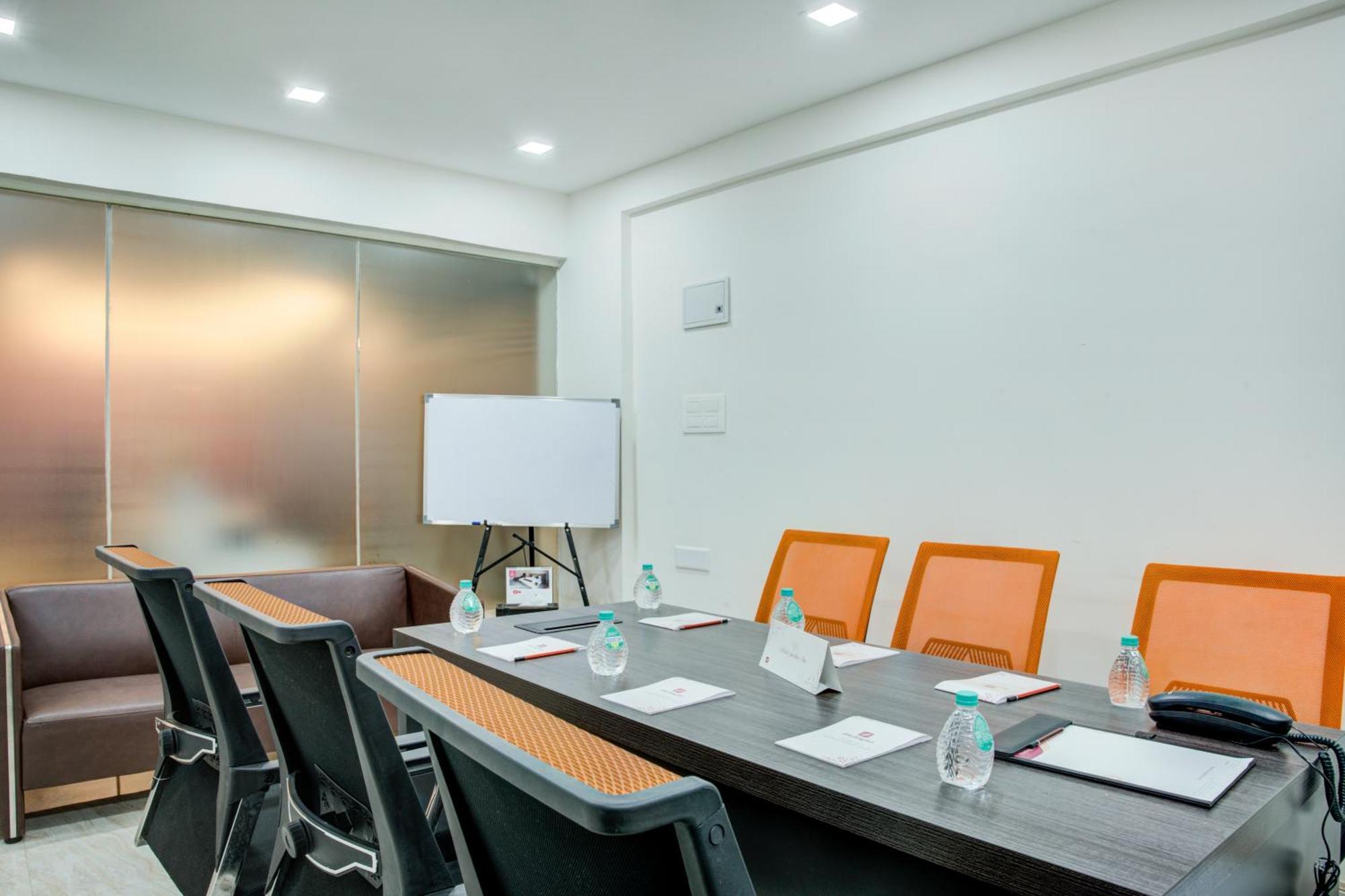 Hotel Sterling Inn Bangalore International Airport Yelahanka ภายนอก รูปภาพ