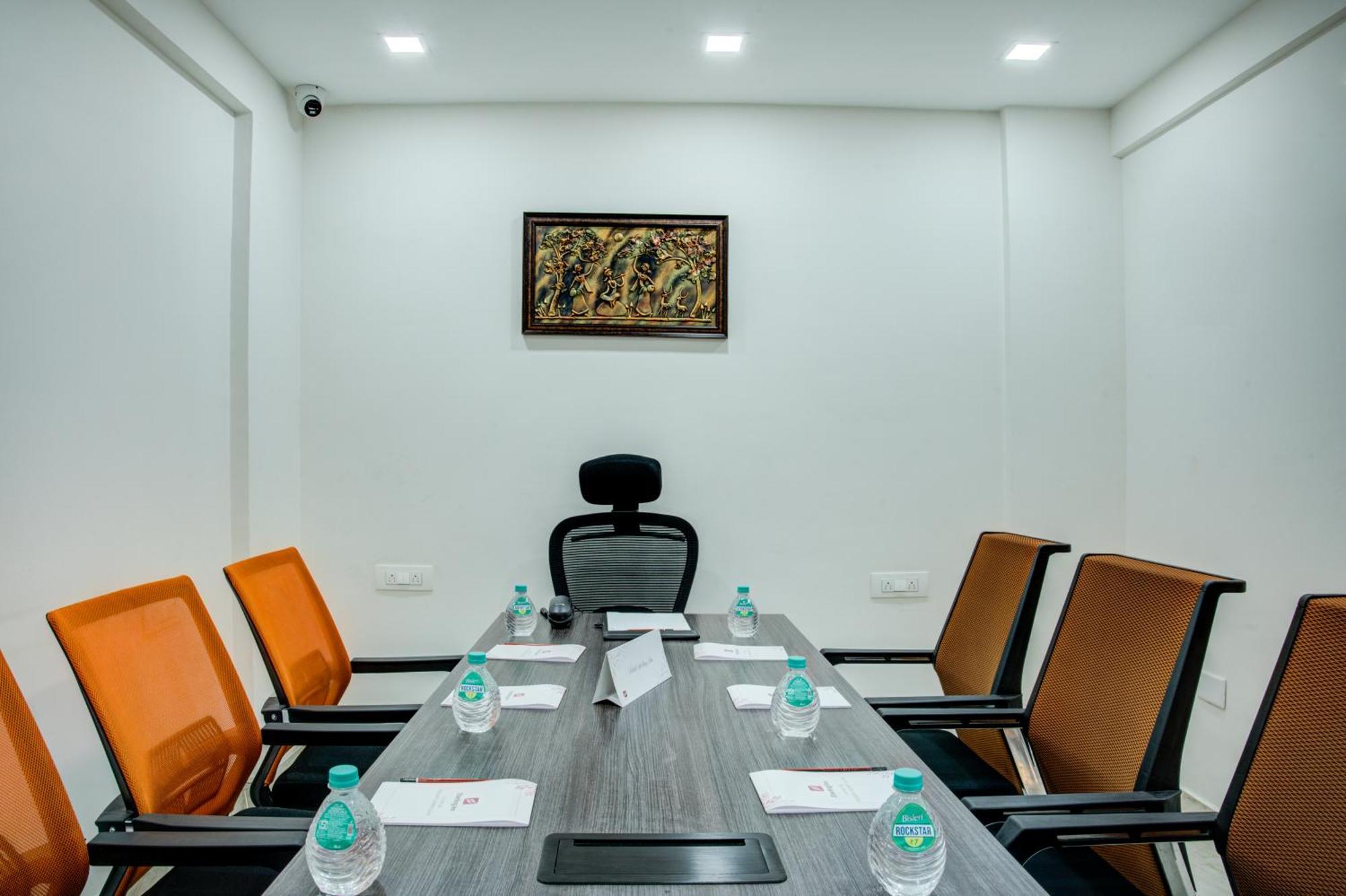 Hotel Sterling Inn Bangalore International Airport Yelahanka ภายนอก รูปภาพ