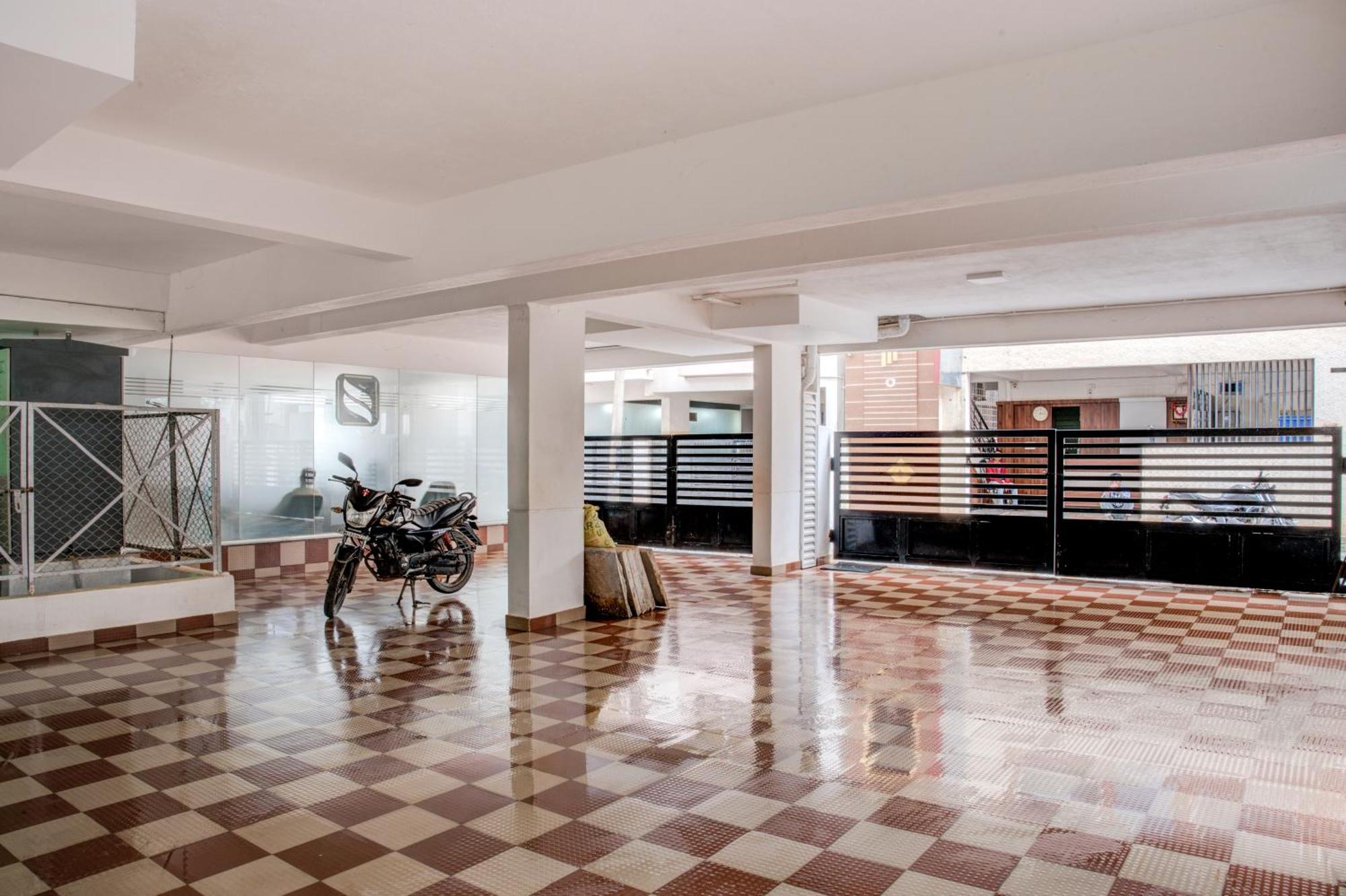 Hotel Sterling Inn Bangalore International Airport Yelahanka ภายนอก รูปภาพ